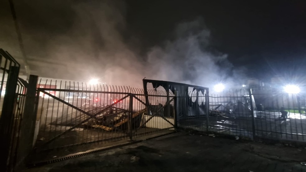 Incêndio destrói exposição da Warner Bros no Shopping Nova América