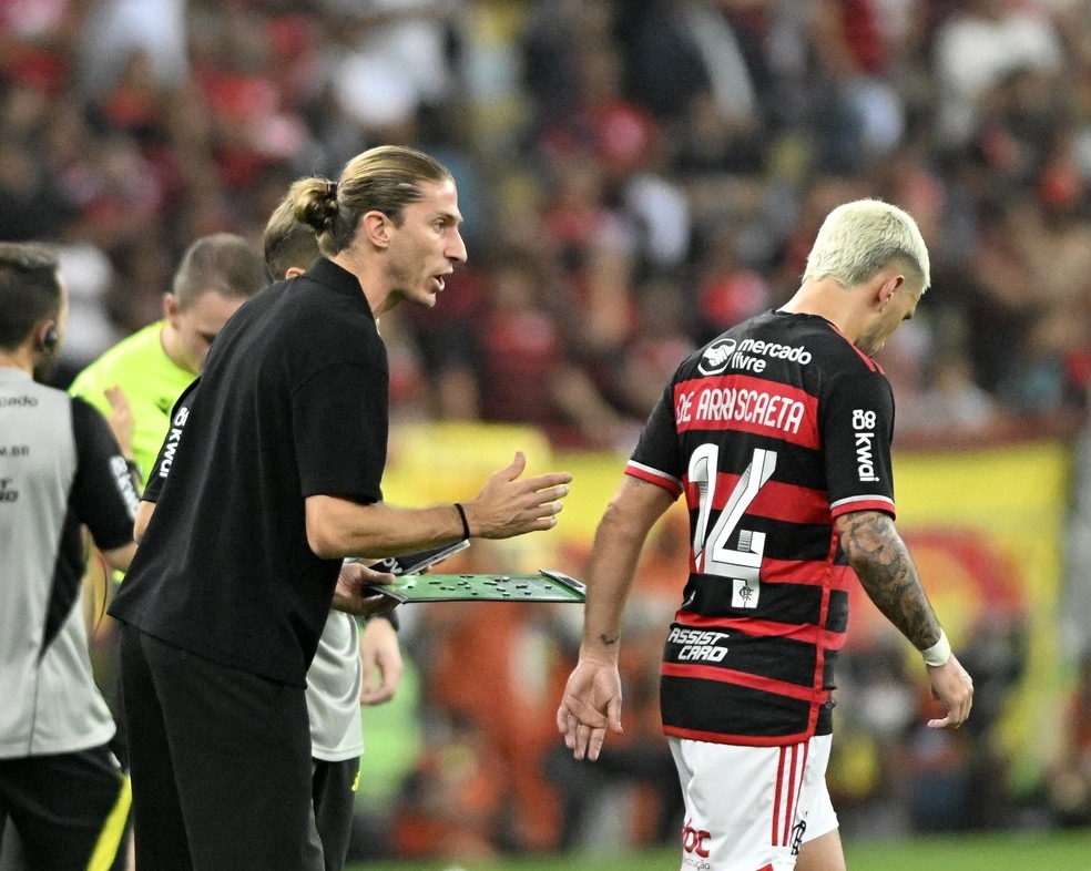 no cartão de visita de Filipe Luís, Flamengo é intenso, recupera sinergia e dá passo em semifinal