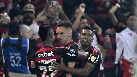 Flamengo vence a LDU e entra na zona de classificação às oitavas da Libertadores